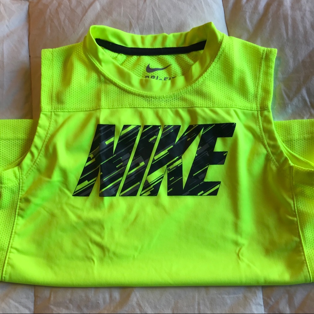 Boys NIKE DriFit Top Sz 6
